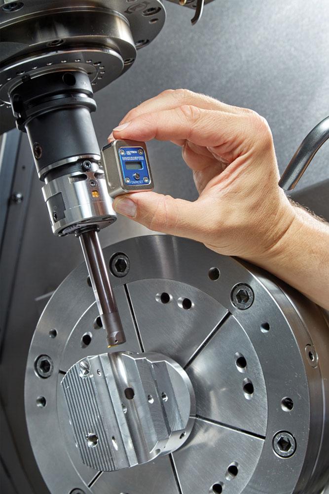 Boring head features digital readout module