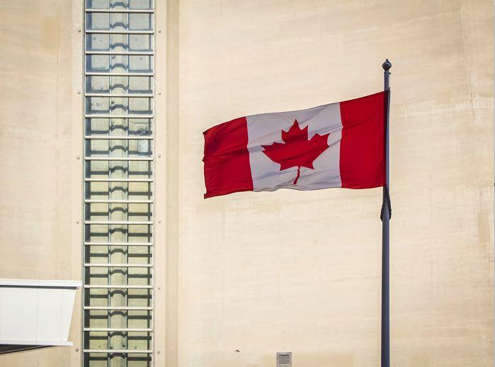 未提出加拿大国旗