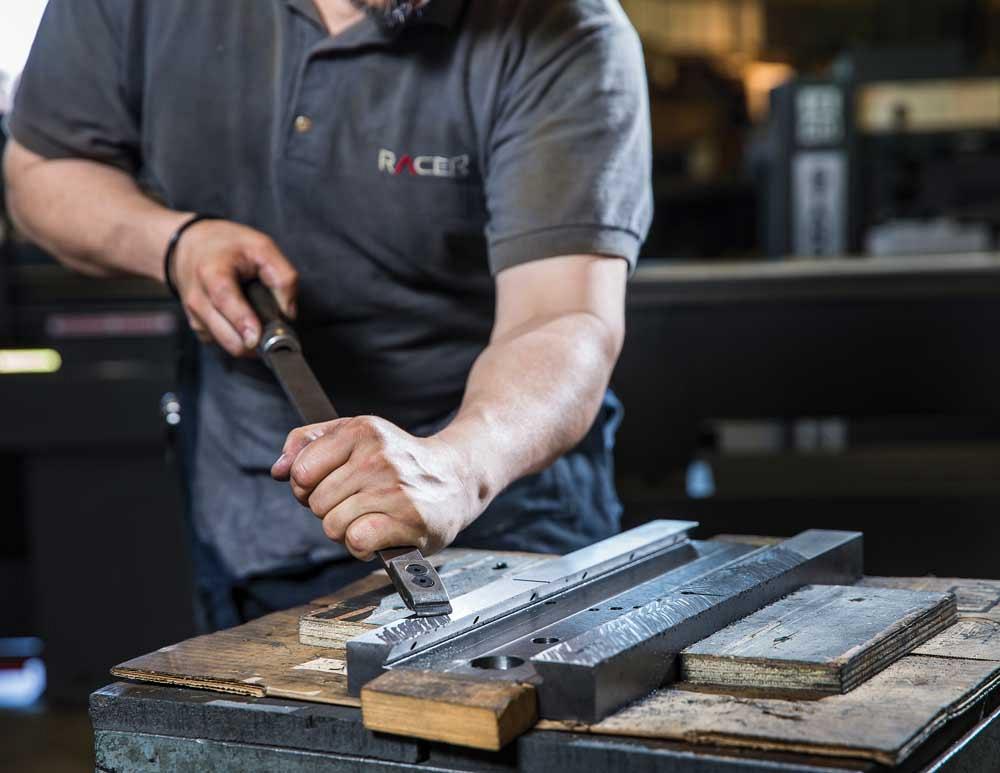 Canadian machine tool builder uses Old World craftsmanship to create ...