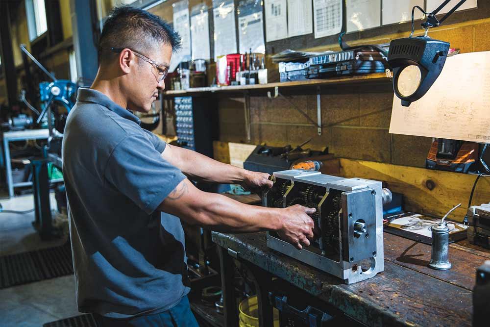 Machine Buildier Canadian machine tool builder uses Old World craftsmanship to create ...