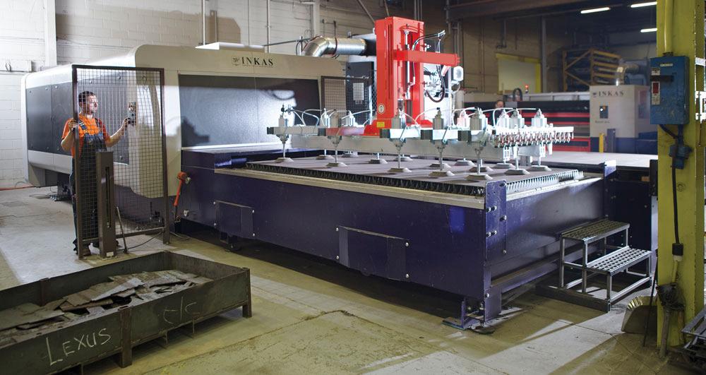 automated CNC fiber laser cutting machine 