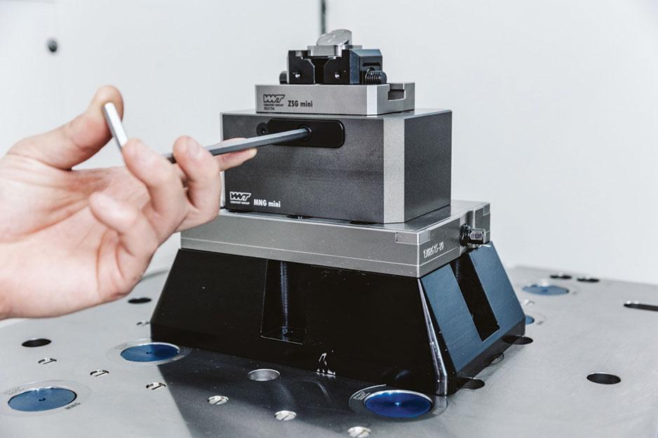 Zero-point clamping system handles small workpieces