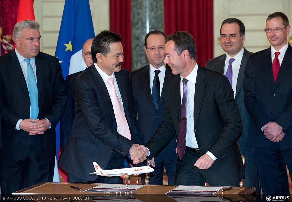 Lion Air orders 234 A320 Family aircraft. The order was finalised today at a special ceremony at the Elysée Palace in Paris in the presence of President François Hollande of France, who witnessed the signing of documents by Rusdi Kirana, Co-Founder and CEO of Lion Air Group and Fabrice Brégier, President &amp; CEO, Airbus. (Photo: T. Jullien/Airbus)