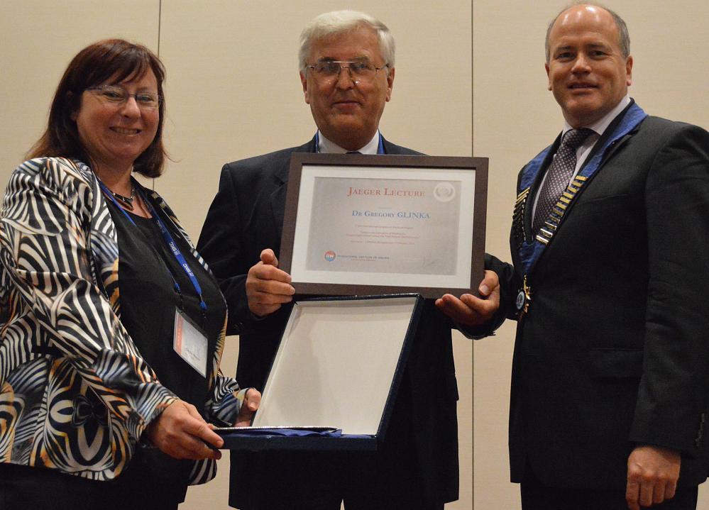 Dr. Cécile Mayer, Chief Executive Officer of the IIW, Gary Marquis, President of the IIW, present Dr. Gregory Glinka, University of Waterloo, with the Jaeger Lecture award.