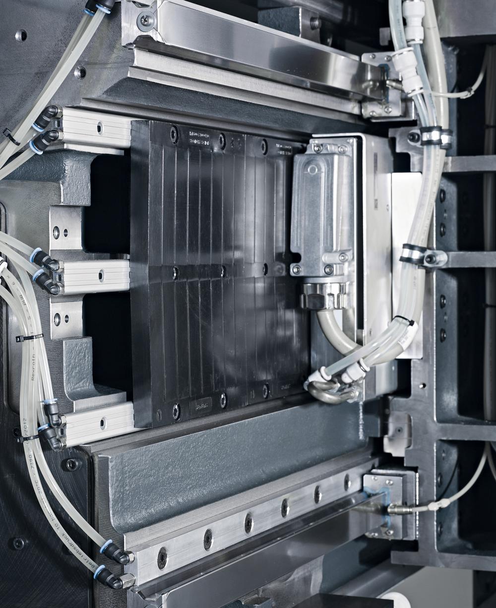 Direct drives create high dynamics in the machine and precise, long-term accuracy.